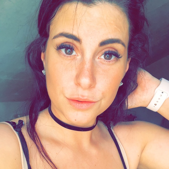 Meet your Posher, Emily rose - Picture 3 of 4